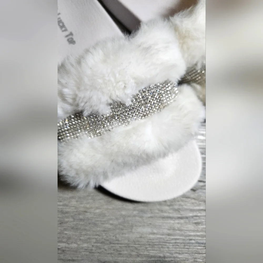 Lucky Top Girls Faux Fur Rhinestone Mosssy Slides- White